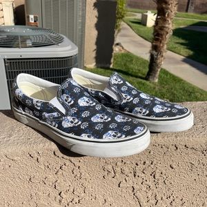 WORN ONCE Slip on Vans